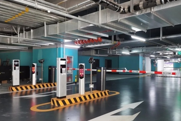 网络唤醒+通电自启：嵌入式工业级电脑在智慧停车场中的应用