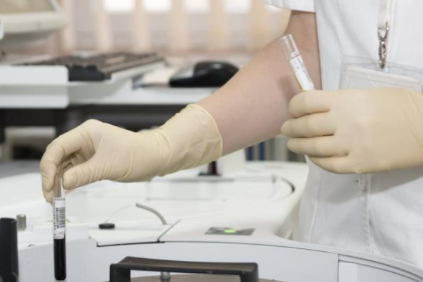 引领精准高效新纪元：工业一体机工控机在医疗试剂检测中的关键应用